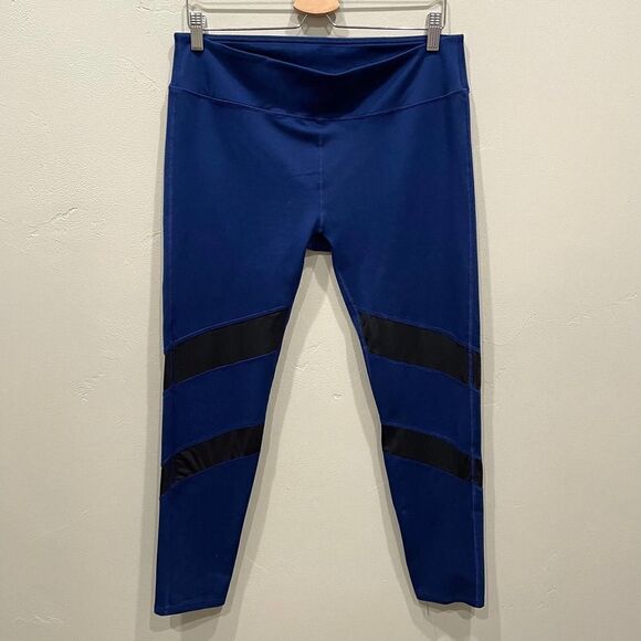 Fabletics Gaviota Leggings in Navy Black - Size: XL - Picture 2 of 8